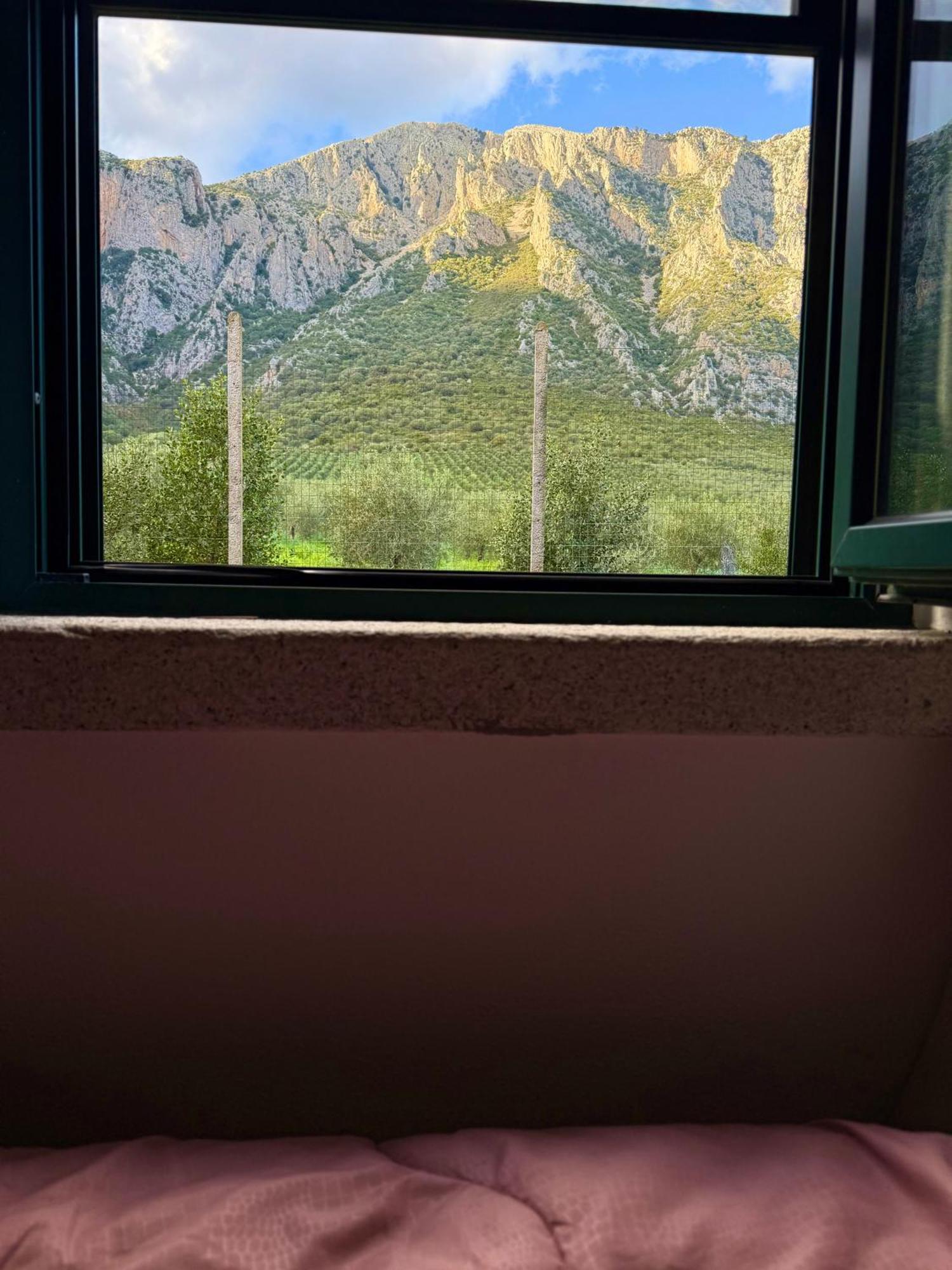 With Stunning Views To The Mountains 5km From The Villa Siniscola