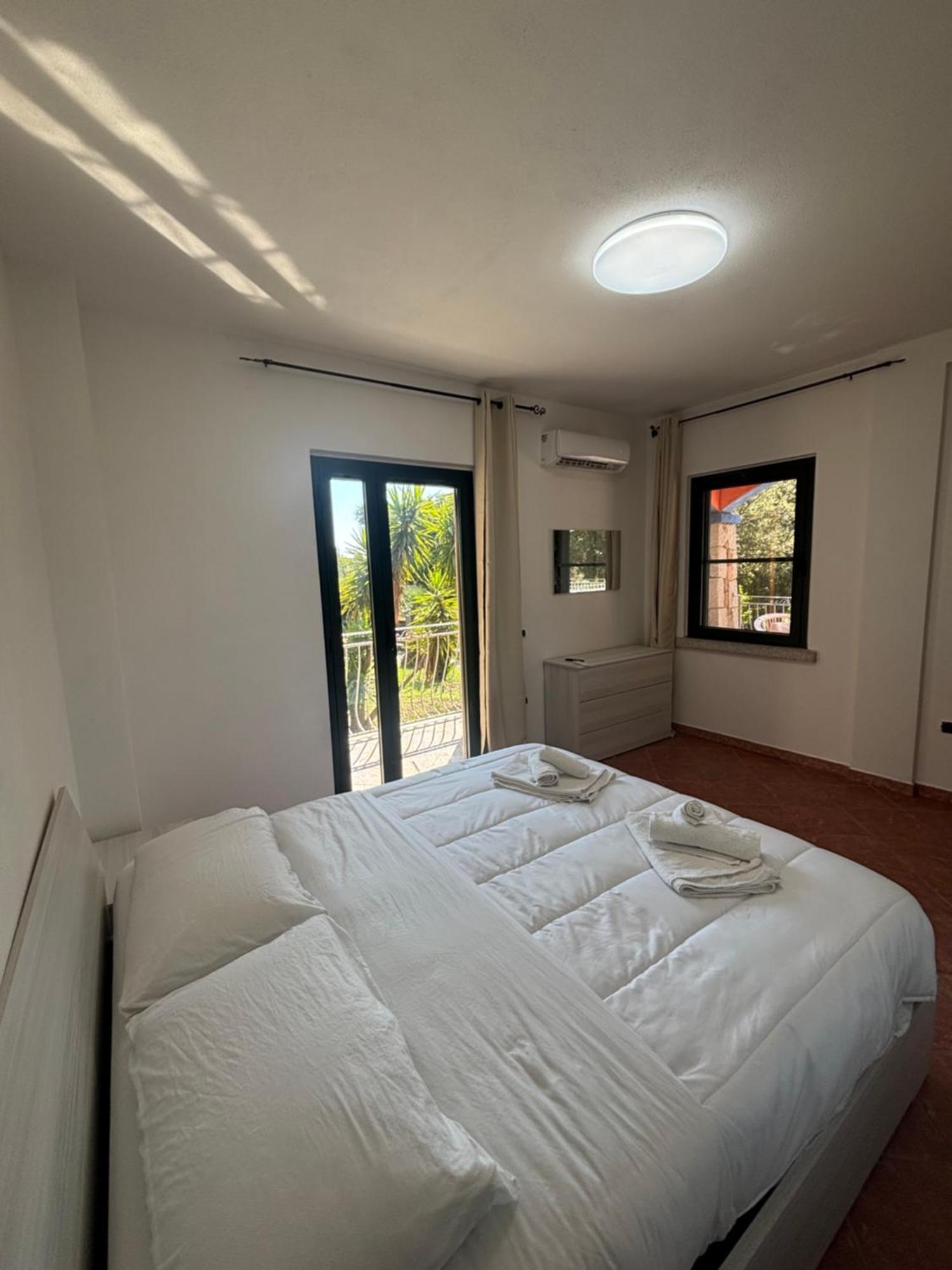 With Stunning Views To The Mountains 5km From The Villa Siniscola